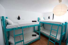 Surfers Retreat - Hostel - Adults Only