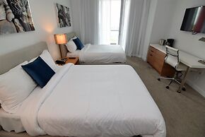 Stunning Bay Views 2 Bed 2 Bath Residence @ Beachwalk