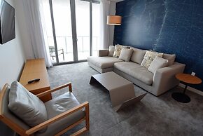 Stunning Bay Views 2 Bed 2 Bath Residence @ Beachwalk