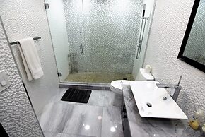 Spectacular Ocean View -  2 Beds + 2 Baths On The Beach