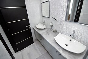 Spectacular Ocean View -  2 Beds + 2 Baths On The Beach