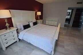 Spectacular Ocean View -  2 Beds + 2 Baths On The Beach