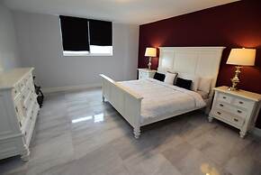 Spectacular Ocean View -  2 Beds + 2 Baths On The Beach