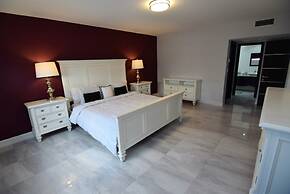 Spectacular Ocean View -  2 Beds + 2 Baths On The Beach