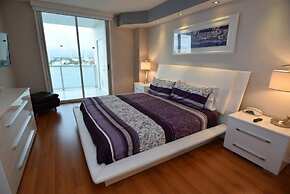 Spectacular Bay View 2 Bed 2 Bath @ Golden Bay Sunny Isles Beach