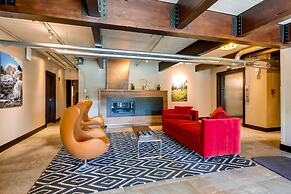 1 Br With Amazing Views Of Mountain Range 1 Bedroom Condo - No Cleanin