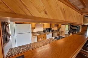 Escape the heat in this family-friendly slopeside condo - No Cleaning 