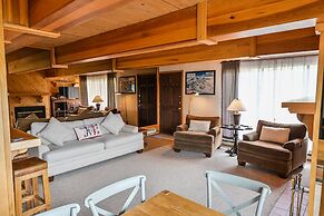 Escape the heat in this family-friendly slopeside condo - No Cleaning 