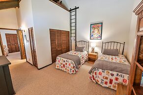 Escape the heat in this family-friendly slopeside condo - No Cleaning 