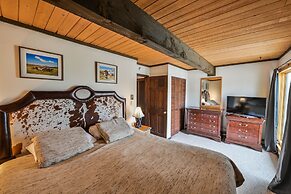 Escape the heat in this family-friendly slopeside condo - No Cleaning 