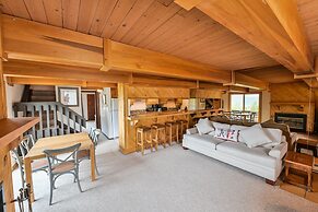 Escape the heat in this family-friendly slopeside condo - No Cleaning 