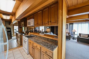 Escape the heat in this family-friendly slopeside condo - No Cleaning 