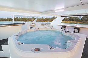 All Seasons Houseboats