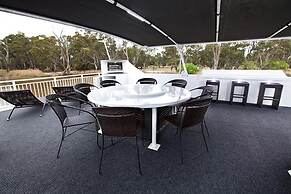 All Seasons Houseboats