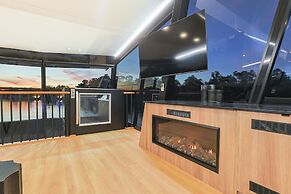 All Seasons Houseboats