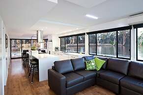 All Seasons Houseboats