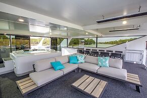 All Seasons Houseboats