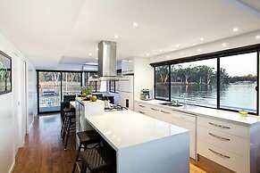 All Seasons Houseboats