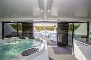 All Seasons Houseboats