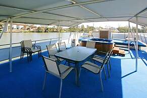 All Seasons Houseboats