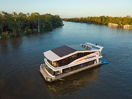 All Seasons Houseboats