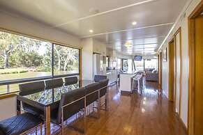 All Seasons Houseboats