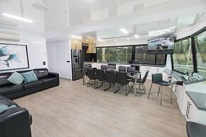 All Seasons Houseboats