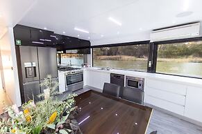 All Seasons Houseboats