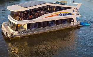 All Seasons Houseboats