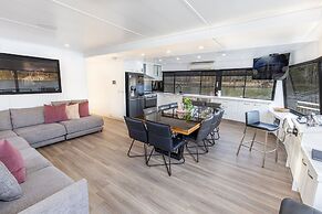 All Seasons Houseboats