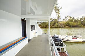 All Seasons Houseboats