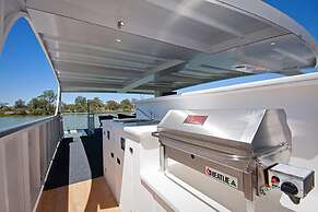 All Seasons Houseboats