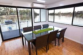 All Seasons Houseboats