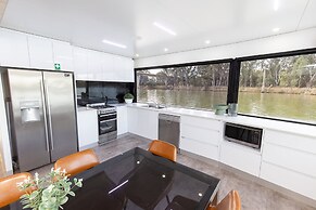 All Seasons Houseboats