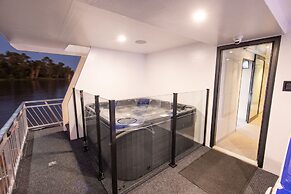 All Seasons Houseboats