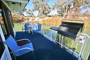 All Seasons Houseboats