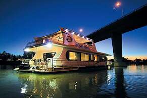 All Seasons Houseboats