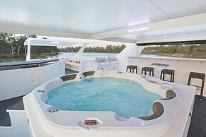 All Seasons Houseboats