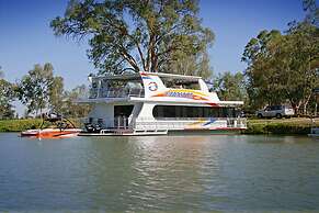All Seasons Houseboats