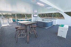 All Seasons Houseboats