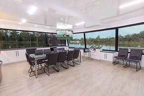 All Seasons Houseboats