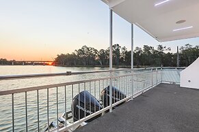 All Seasons Houseboats