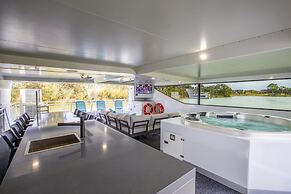 All Seasons Houseboats