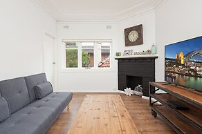 Newly Renovated Apt Close to CBD Unit 2