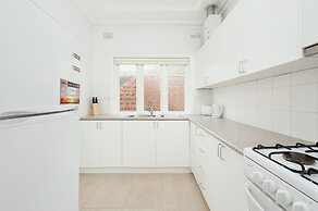 Newly Renovated Apt Close to CBD Unit 2