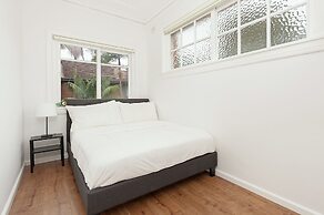 Newly Renovated Apt Close to CBD Unit 2