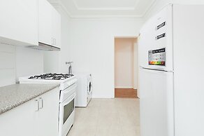 Newly Renovated Apt Close to CBD Unit 2