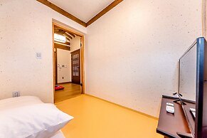 Jeju Hanok Hotel Hallagung