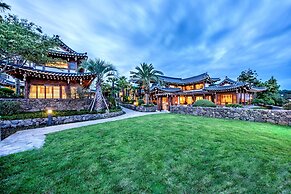 Jeju Hanok Hotel Hallagung