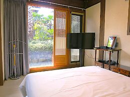 Jeju Hanok Hotel Hallagung
